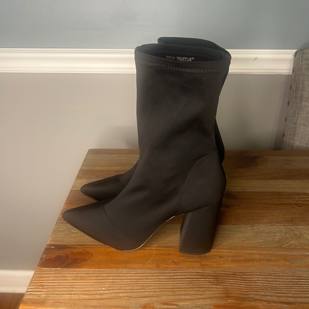 Truffle Collection Sock Boots -‎ Pointed Toe, Block Heel - Size 9.5